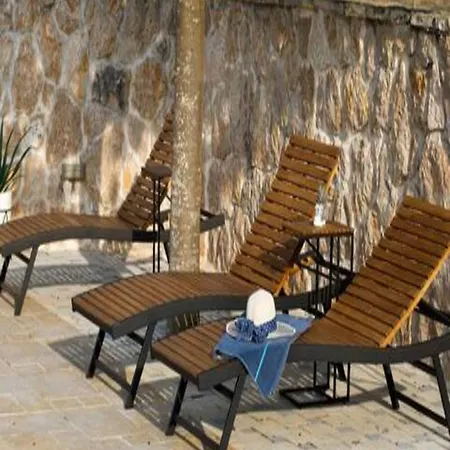 Lisnjak Holiday home *